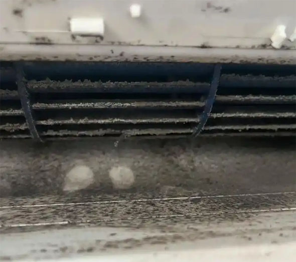 承德市空调吹的风有股烧焦味是怎么回事